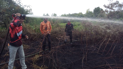Karhutla di Bengkalis, Petugas Lapangan Terus Lakukan Pendinginan Dibantu Water Bombing
